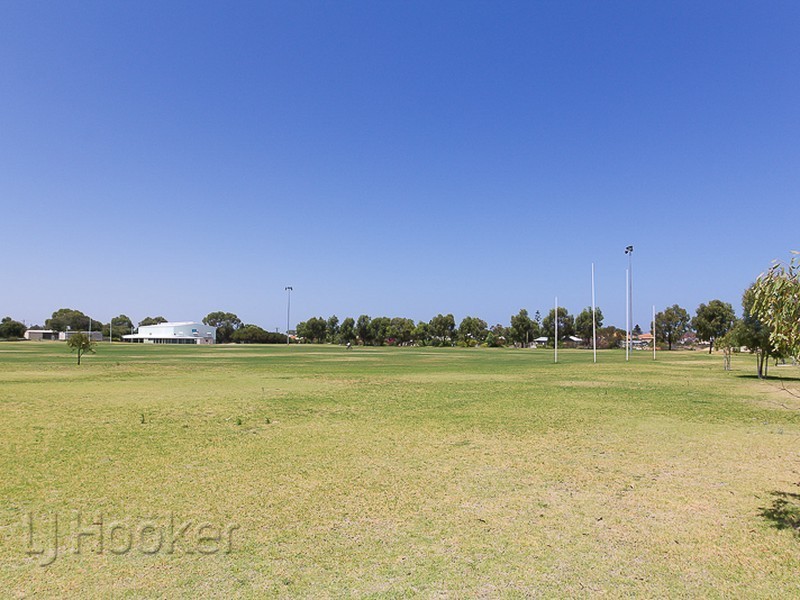 4B Boolardy Road, Golden Bay WA 6174