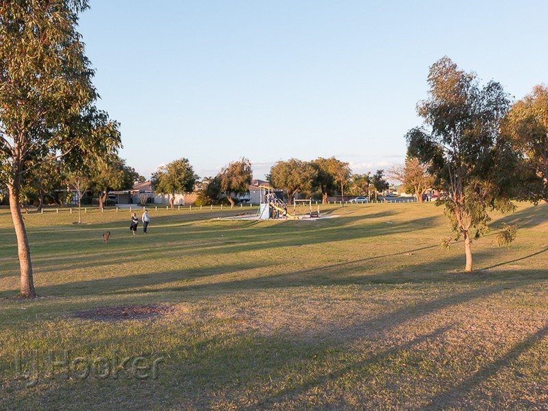 34 Manly Crescent, Warnbro WA 6169