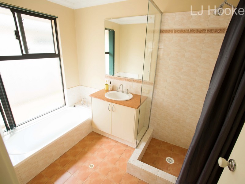 6 Barossa Approach, Rockingham WA 6168