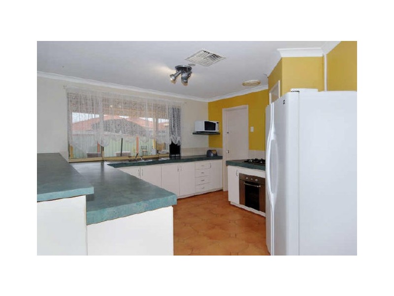 4 Avalon Place, Waikiki WA 6169