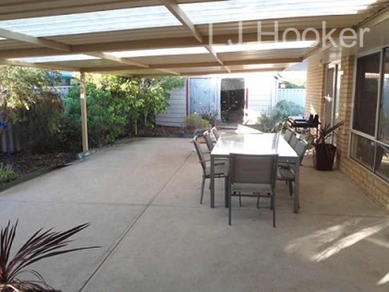 11 Silver Grove, Warnbro WA 6169