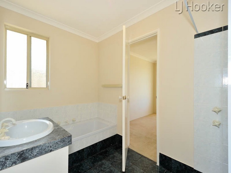 35 Mayflower Close, Port Kennedy WA 6172