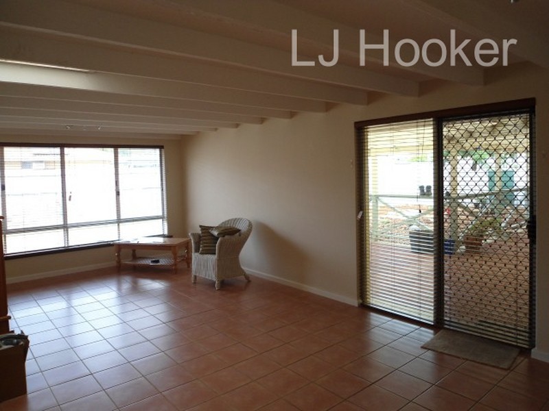 25 Okehampton Road, Warnbro WA 6169