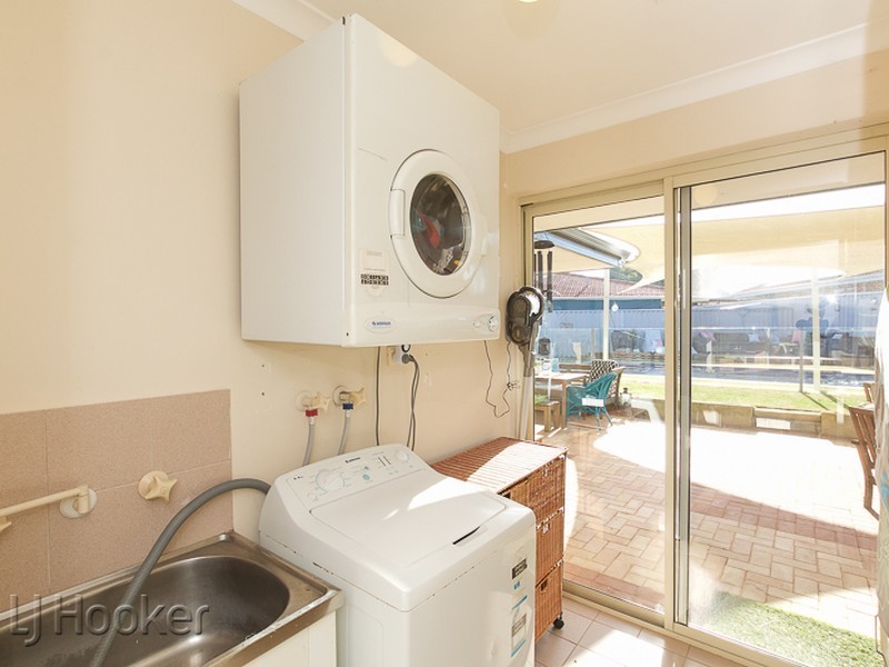 6 Dundee Close, Warnbro WA 6169