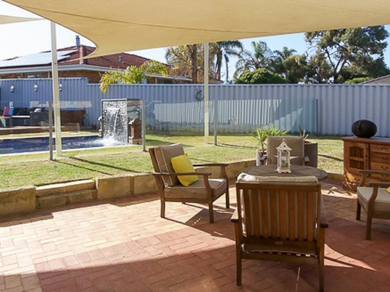 6 Dundee Close, Warnbro WA 6169