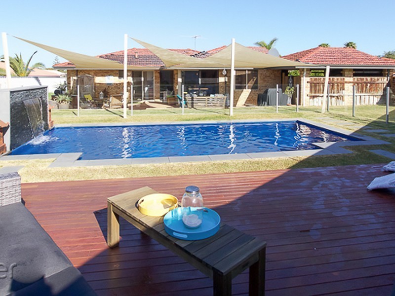 6 Dundee Close, Warnbro WA 6169