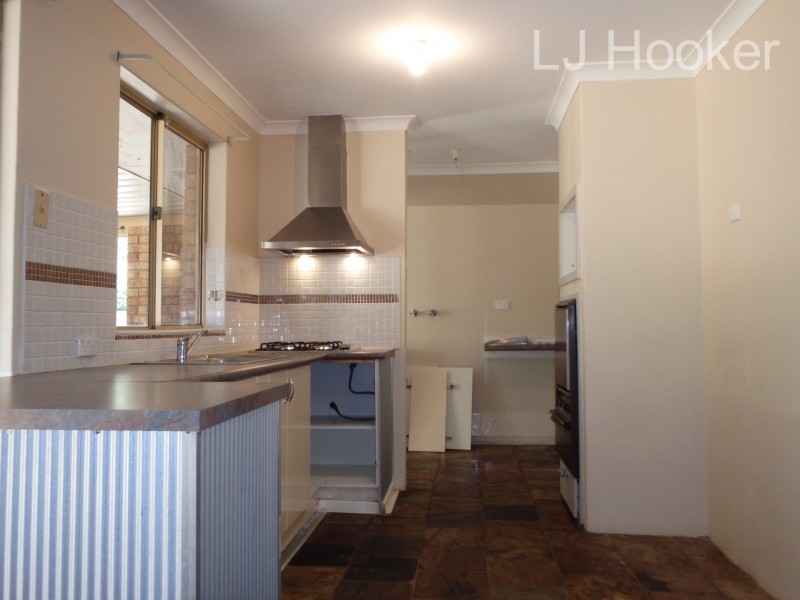 4 Darkins Retreat, Parmelia WA 6167