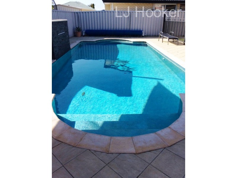 33 Montebourg Meander, Port Kennedy WA 6172