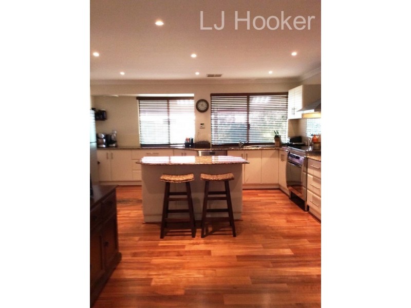 33 Montebourg Meander, Port Kennedy WA 6172