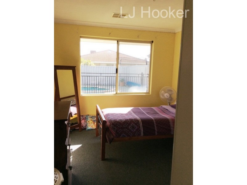 33 Montebourg Meander, Port Kennedy WA 6172