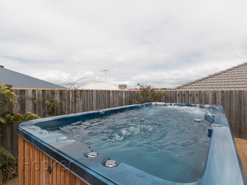 5 Buttercup Parkway, Halls Head WA 6210