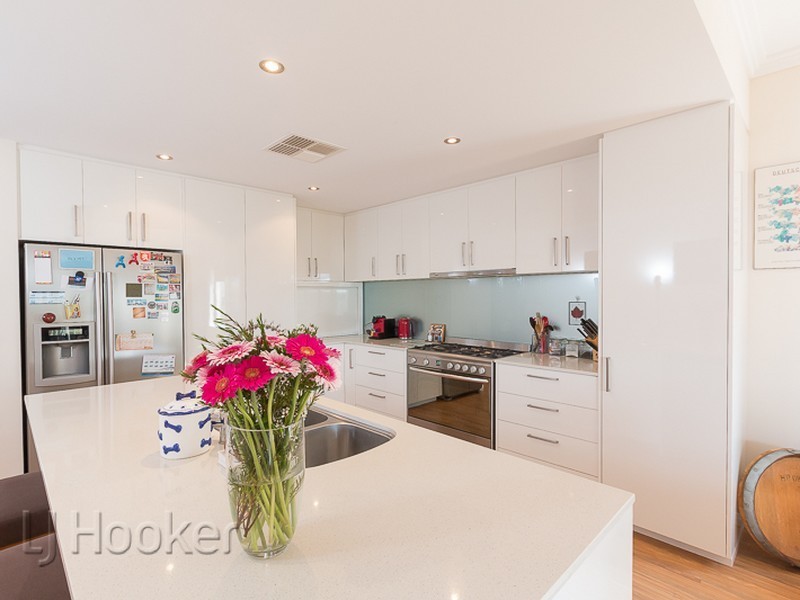 5 Buttercup Parkway, Halls Head WA 6210