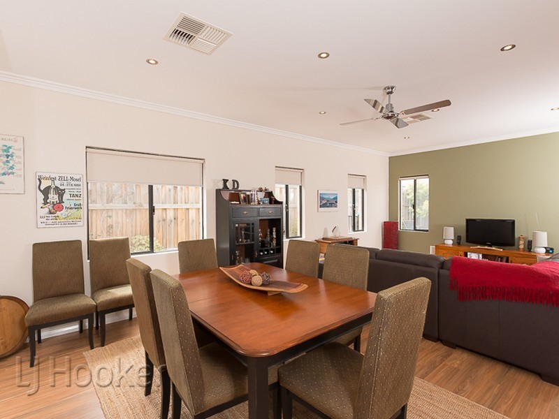 5 Buttercup Parkway, Halls Head WA 6210