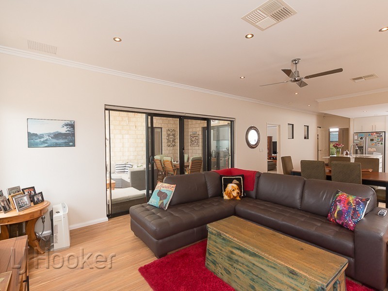 5 Buttercup Parkway, Halls Head WA 6210