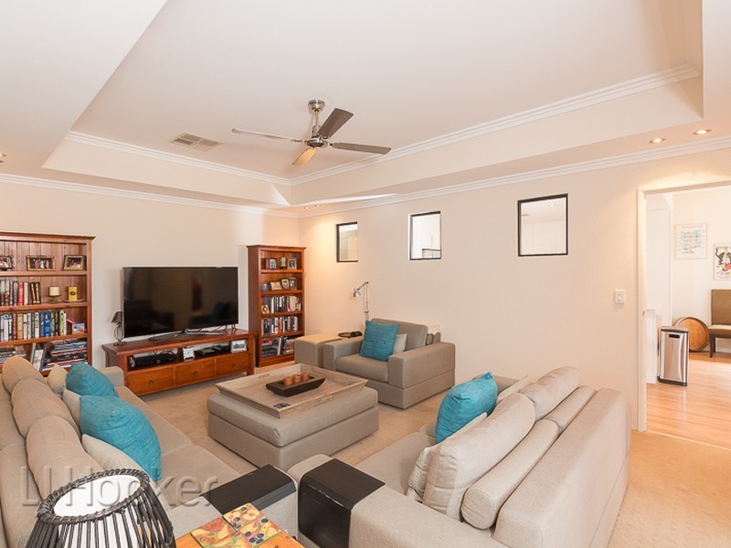 5 Buttercup Parkway, Halls Head WA 6210