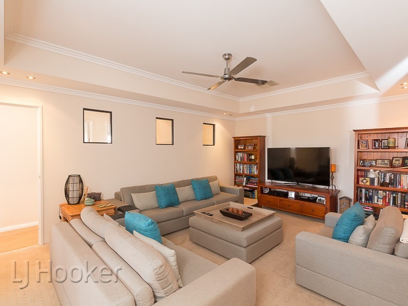 5 Buttercup Parkway, Halls Head WA 6210