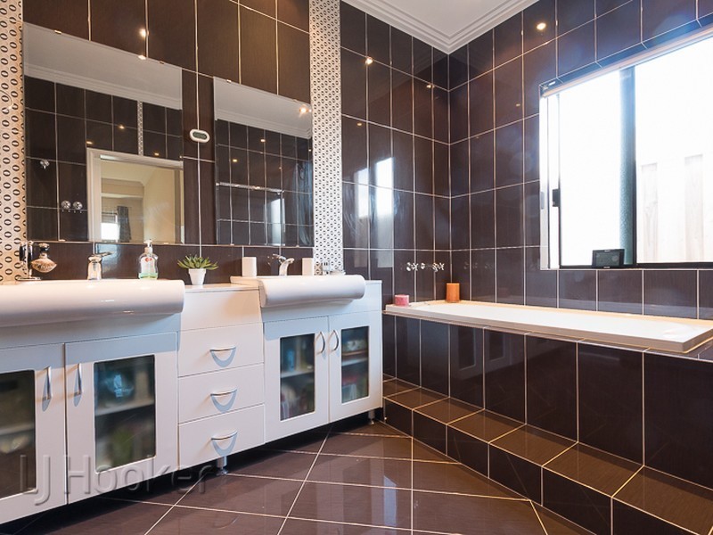 5 Buttercup Parkway, Halls Head WA 6210