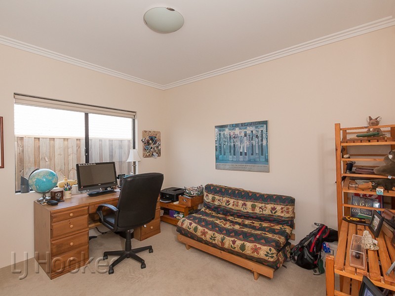 5 Buttercup Parkway, Halls Head WA 6210