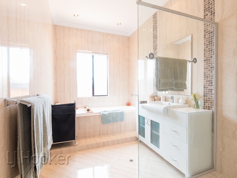 5 Buttercup Parkway, Halls Head WA 6210