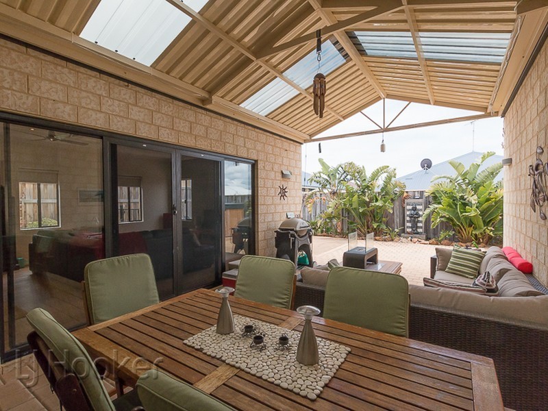 5 Buttercup Parkway, Halls Head WA 6210