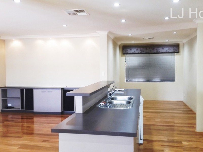 33 Runnymede Gate, Wellard WA 6170