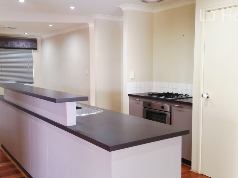 33 Runnymede Gate, Wellard WA 6170