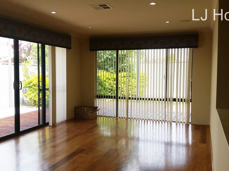 33 Runnymede Gate, Wellard WA 6170