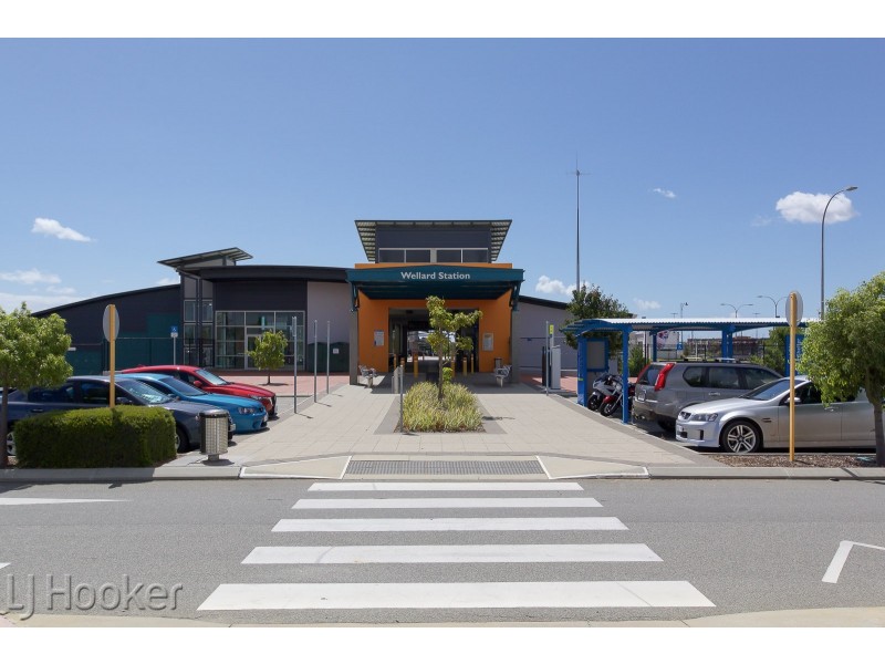 33 Runnymede Gate, Wellard WA 6170
