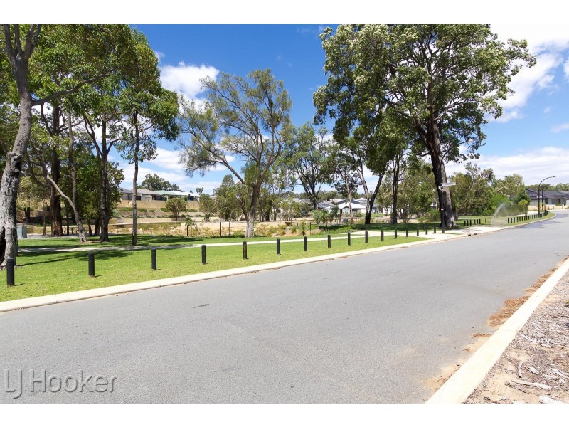 33 Runnymede Gate, Wellard WA 6170