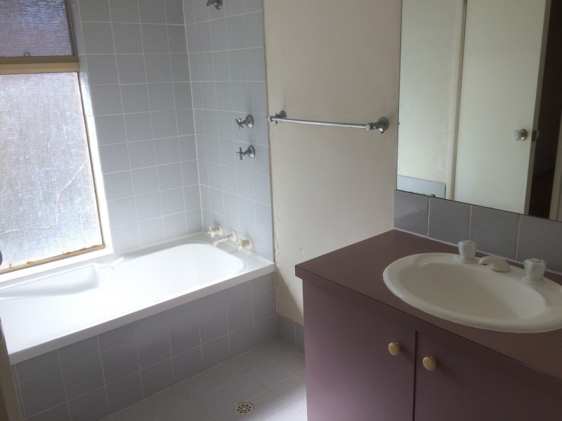 4 The Ramble, Parmelia WA 6167