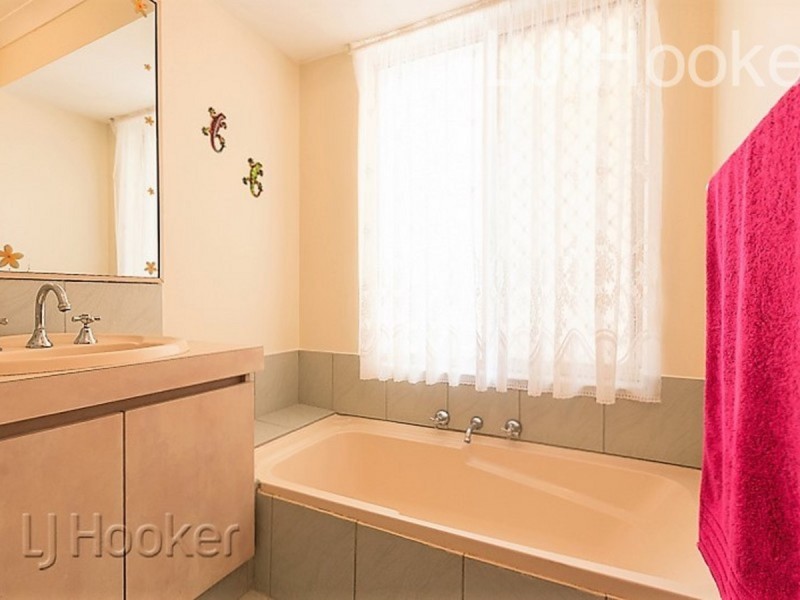 14 Mayflower Close, Port Kennedy WA 6172