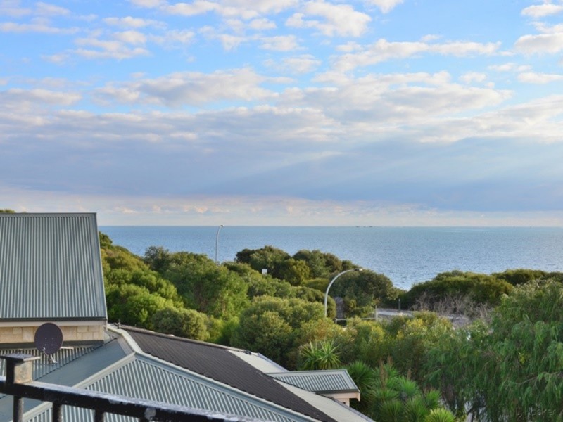 11 St Malo Cove, Warnbro WA 6169
