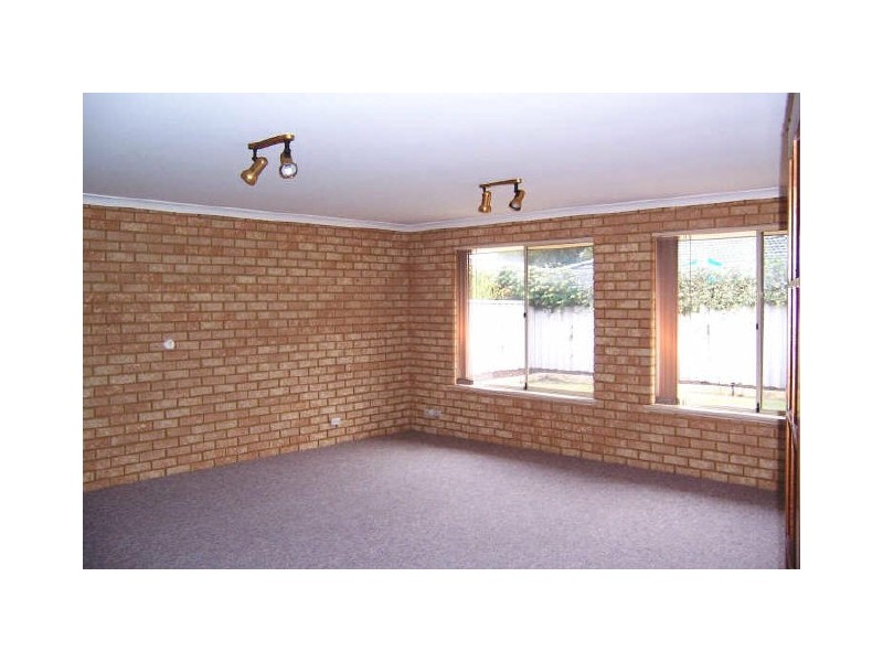 4 Camargue Green, Secret Harbour WA 6173