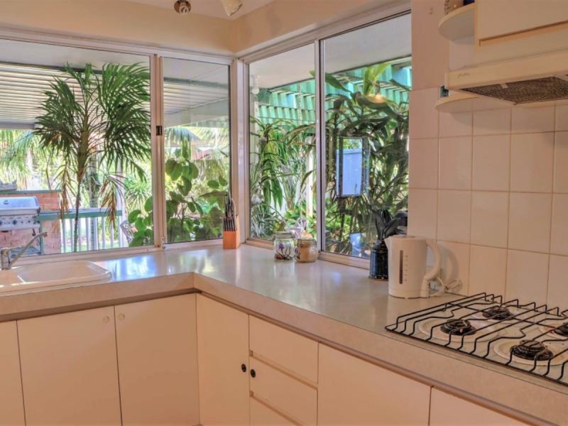 27 Chelmsford Avenue, Port Kennedy WA 6172