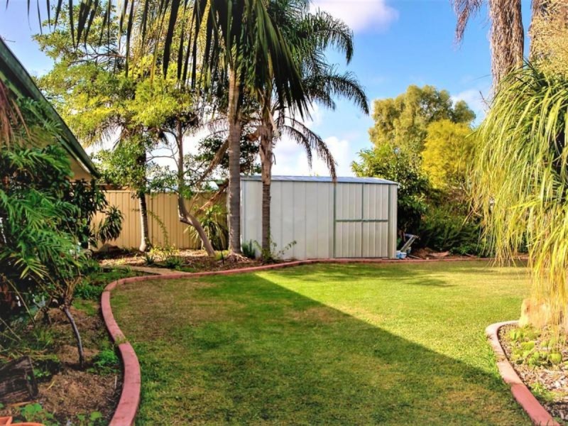 27 Chelmsford Avenue, Port Kennedy WA 6172