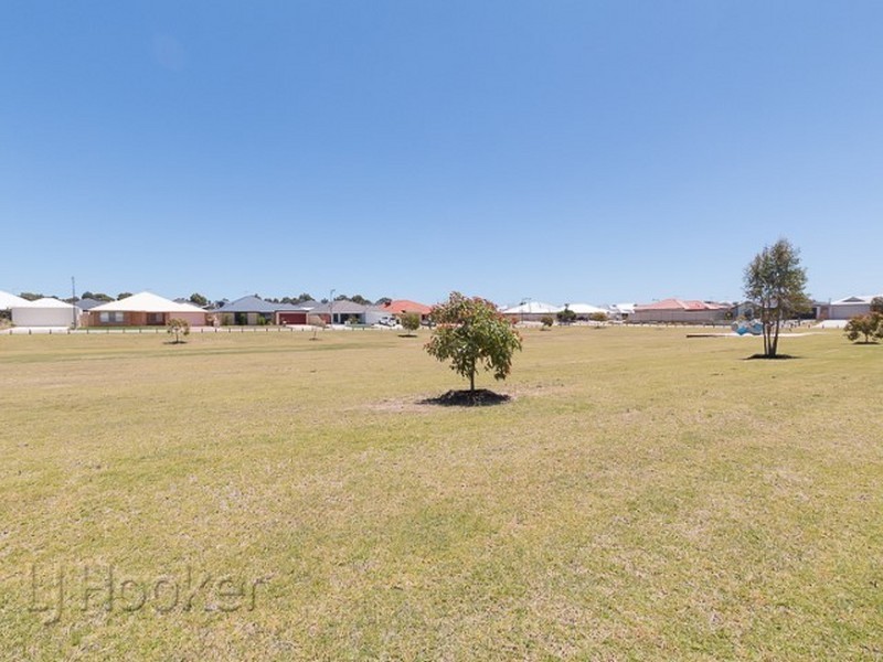 4 Jims Crescent, Secret Harbour WA 6173