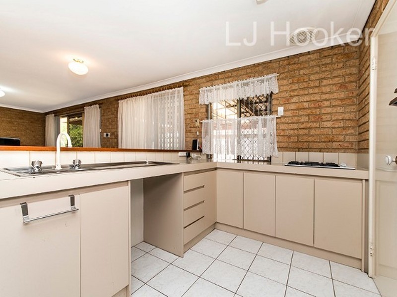 13 Woodbridge drive, Cooloongup WA 6168