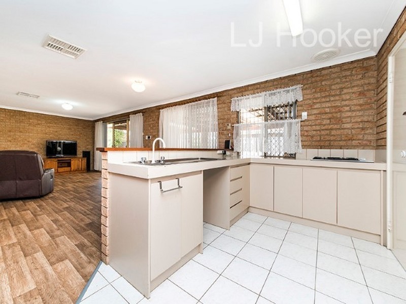 13 Woodbridge drive, Cooloongup WA 6168