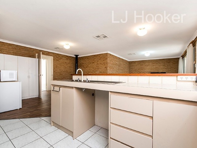 13 Woodbridge drive, Cooloongup WA 6168