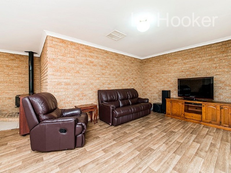 13 Woodbridge drive, Cooloongup WA 6168