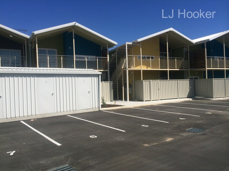 8/18 Thorpe Street, Rockingham WA 6168