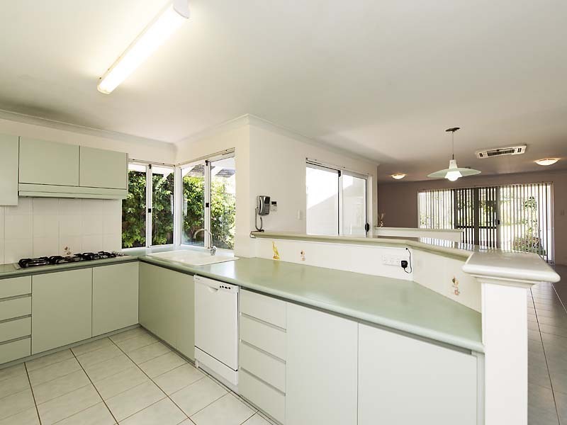 129 Penguin Road, Safety Bay WA 6169