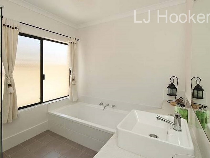 66 Bancoura Parkway, Secret Harbour WA 6173