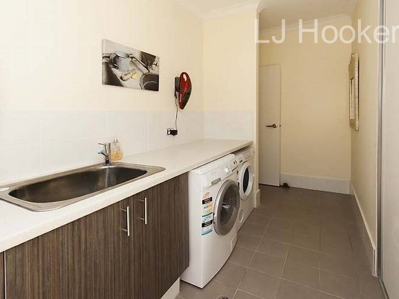 66 Bancoura Parkway, Secret Harbour WA 6173