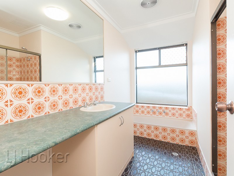 8 Kingallon Court, Rockingham WA 6168