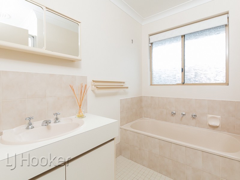 8 Georgetown Drive, Safety Bay WA 6169