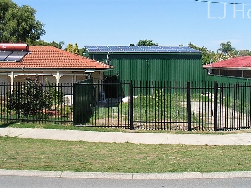 2 Genie Court, Cooloongup WA 6168