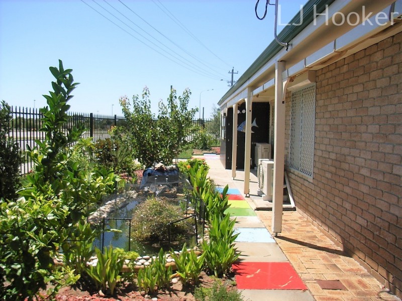 2 Genie Court, Cooloongup WA 6168