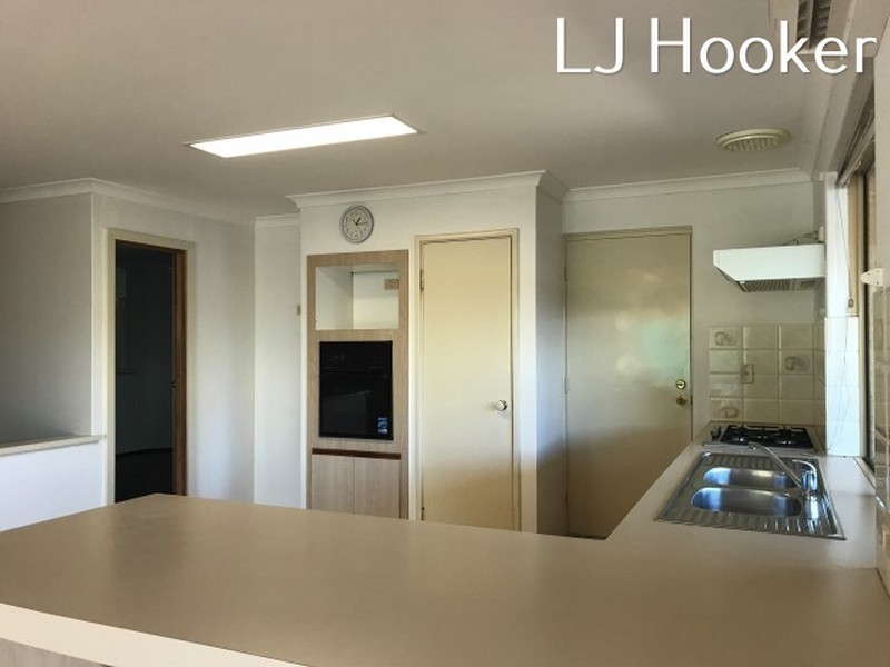 33 Nabberu Loop, Cooloongup WA 6168