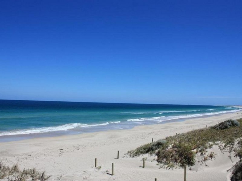 6 Dunsky Pass, Secret Harbour WA 6173